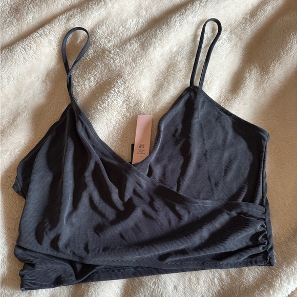 NWT Victoria’s Secret Pink Crop Tank
 Size Medium - Picture 1 of 3